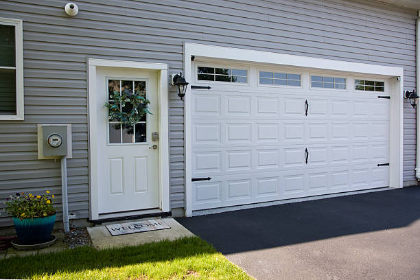 24/7 Emergency Garage Door Panel Replacement experts in Spotsylvania Courthouse, VA